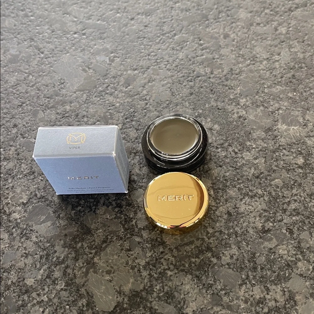 Merit Solo Shadow Matte Eye Color in Viper (warm green)